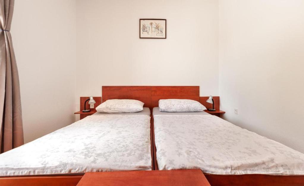 Maribela Apartments โตรกีร์ ภายนอก รูปภาพ