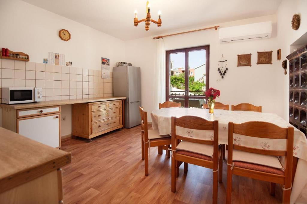 Maribela Apartments โตรกีร์ ภายนอก รูปภาพ